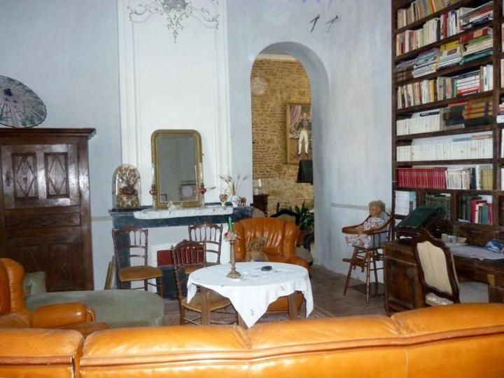 Chateau De Vallegue Bagian luar foto