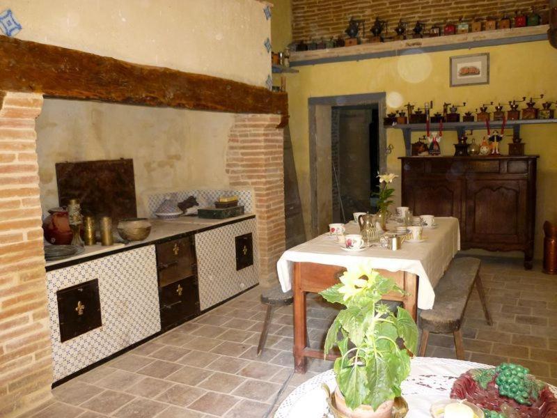Chateau De Vallegue Bagian luar foto